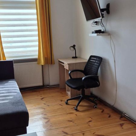 Hostel Tulip - Pokoj Jednoosobowy Nr 3 Ze Wspolna Lazienka I Kuchnia Щецин Экстерьер фото