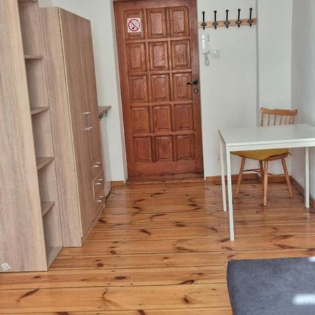 Hostel Tulip - Pokoj Jednoosobowy Nr 3 Ze Wspolna Lazienka I Kuchnia Щецин Экстерьер фото