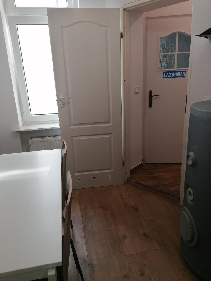 Hostel Tulip - Pokoj Jednoosobowy Nr 3 Ze Wspolna Lazienka I Kuchnia Щецин Экстерьер фото