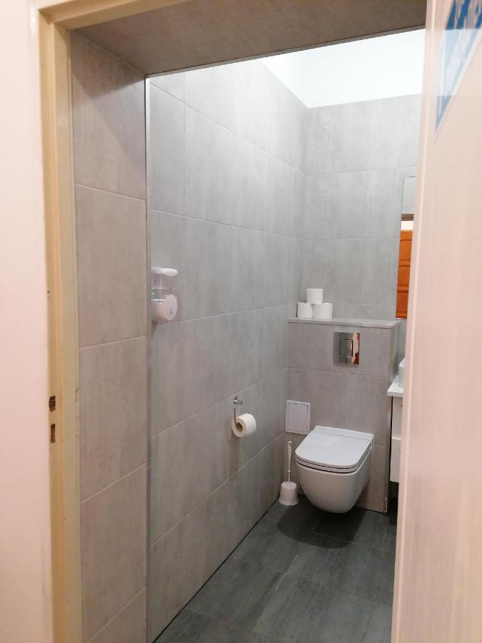 Hostel Tulip - Pokoj Jednoosobowy Nr 3 Ze Wspolna Lazienka I Kuchnia Щецин Экстерьер фото